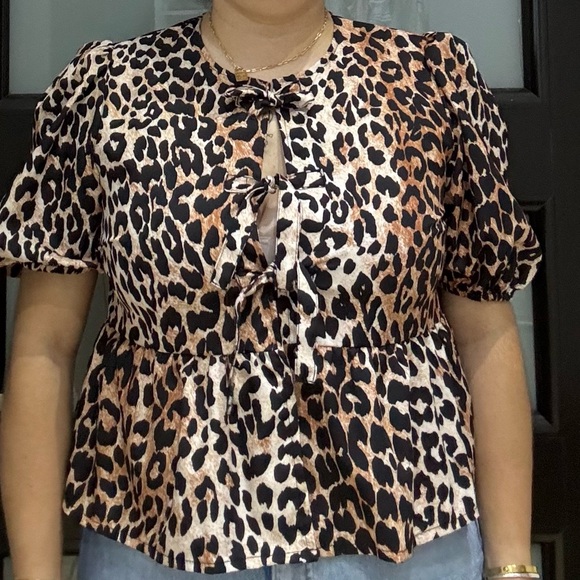 Beautiful Animal print blouse ❤️ - Picture 5 of 9